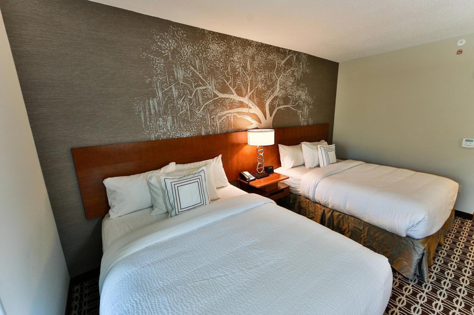 Fairfield Inn & Suites By Marriott Savannah Midtown Exterior photo