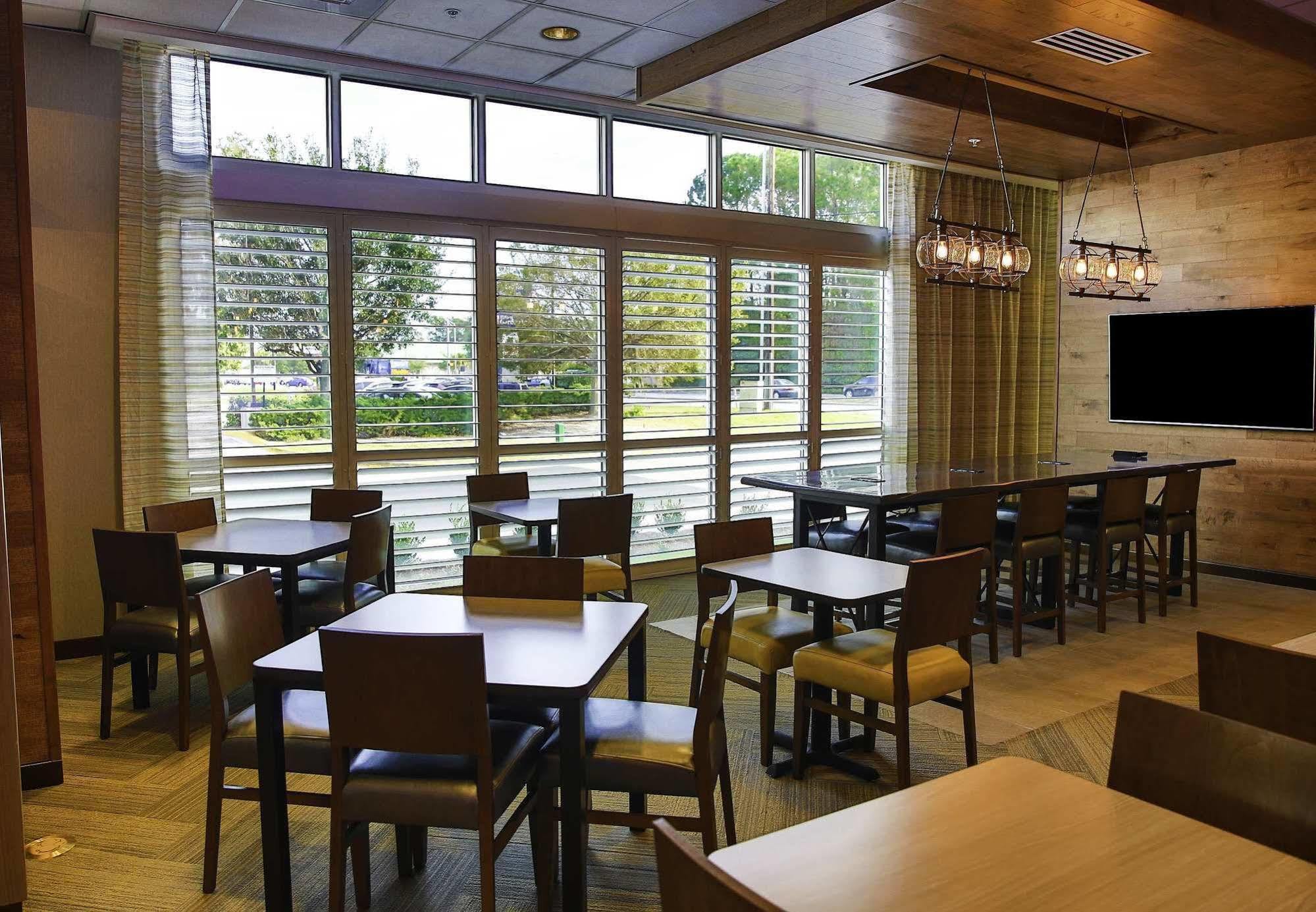 Fairfield Inn & Suites By Marriott Savannah Midtown Exterior photo